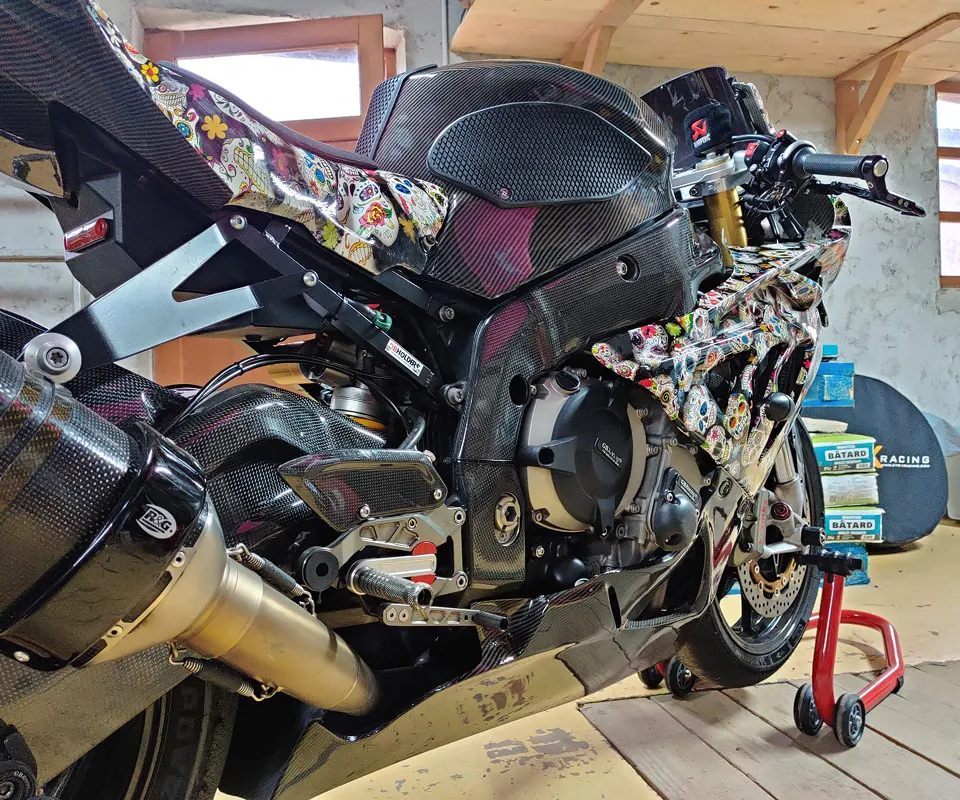 Moto avec hydrographie