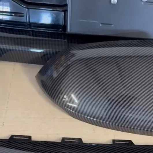 Éléments en carbone